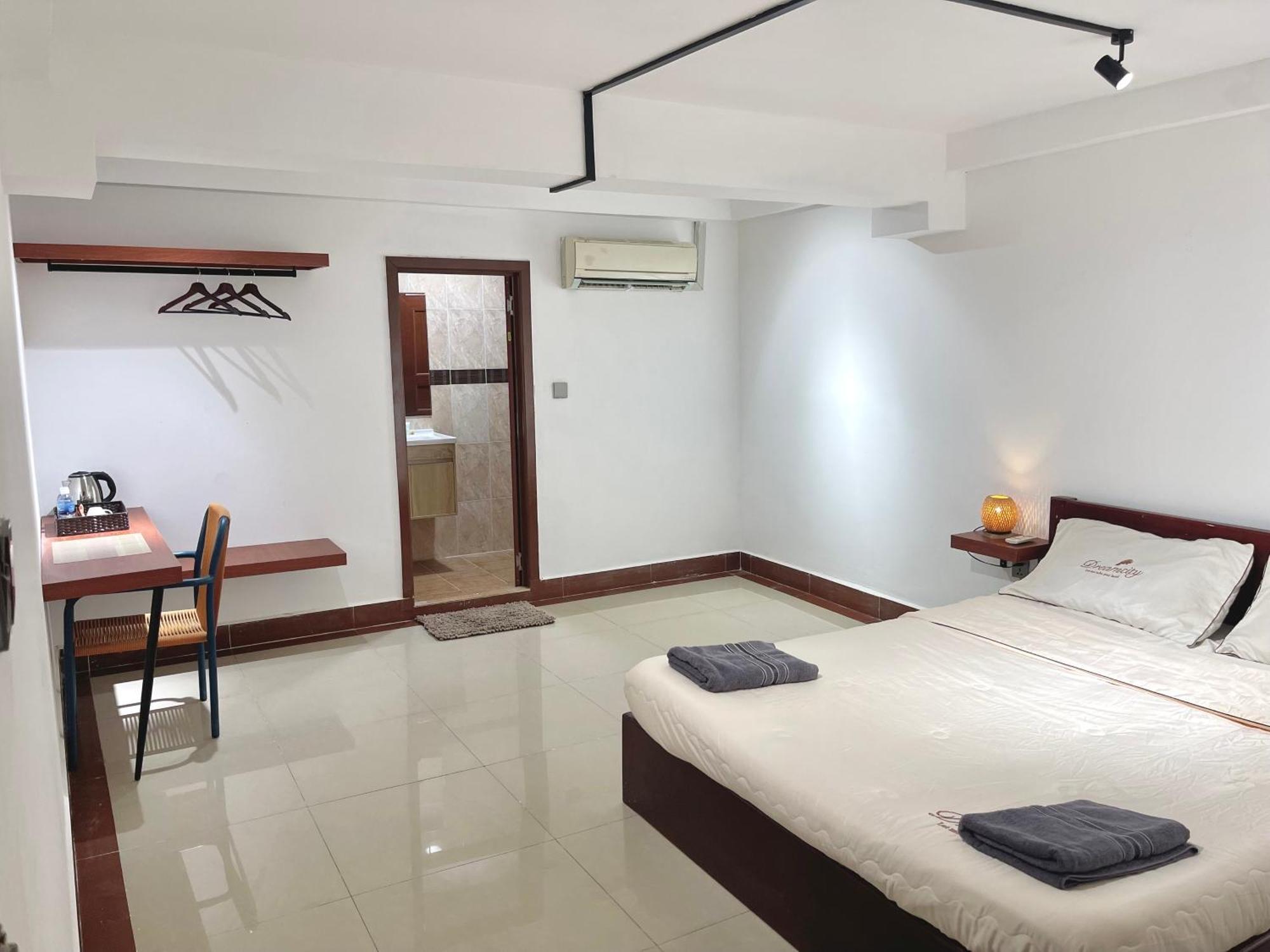 Rs Central Apartments - 200M To Royal Palace بنوم بنه المظهر الخارجي الصورة